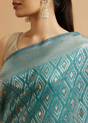 alt message - Mohey Women Light Blue Ikat Diamond Patterned Saree with Floral Motifs image number 3
